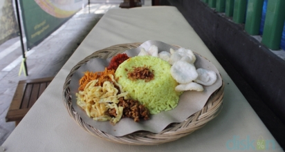 Lezatnya Nasi Kuning Plus Ayam Bumbu Bali ala Ning-Rat