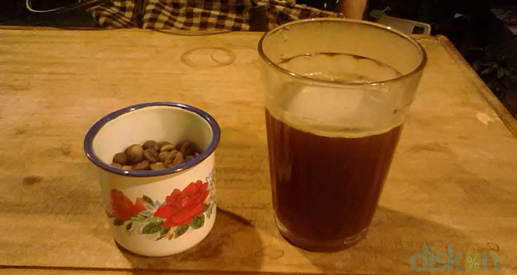 Secangkir Kopi Hitam Kopi Rokok - Gambar Kopi Hitam Dan Rokok Filter