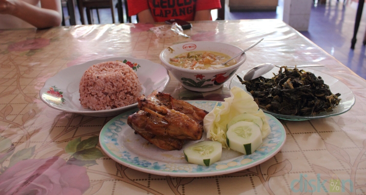 Menikmati Kelezatan Ayam Goreng Kampung  dan Aneka Sajian Khas Wonosari di Kondang Rasa Jogja