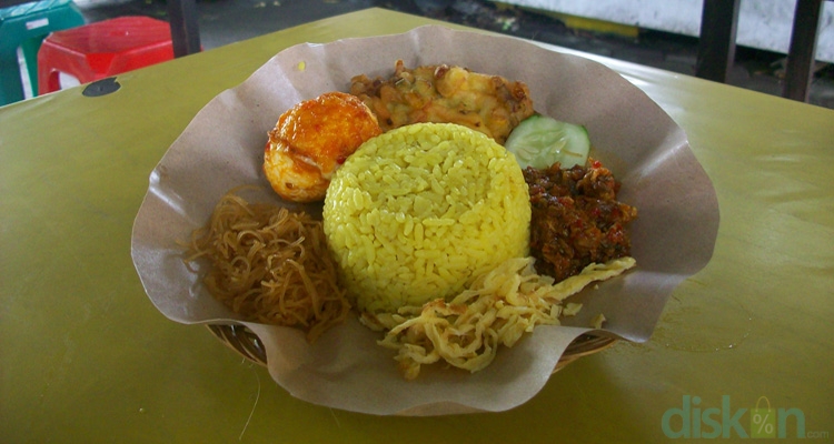Menyantap Kelezatan Nasi Kuning di Warung Nasi Kuning Sambal Tuna Jogja