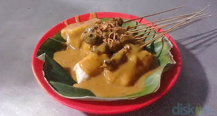 Berburu Makan Malam di Mandala Krida #3: Sate Padang Salero Jogja
