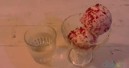 Blueberry Ice Cream, Tempat Mungil dengan Sajian Es Krim Unik