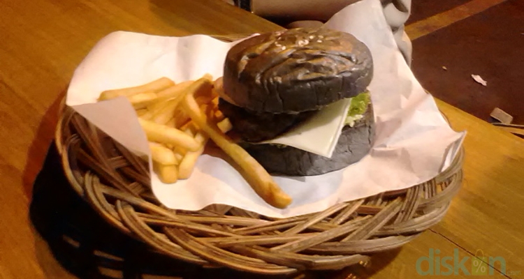 Burger Hot S, Burger Lezat dengan Cita Rasa Pedas Menggigit Jogja