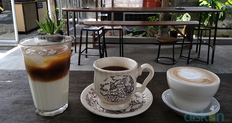 Cerita-Cerita dalam Sebuah Gerai Kopi: Pier Coffee Jogja