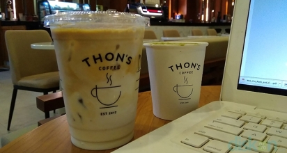 Cerita-Cerita dalam Sebuah Gerai Kopi: Thons Coffee
