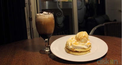 Jelajah Kafe 2: Menikmati Pancake Ice Cream with Butter Nut di Shine Cafe