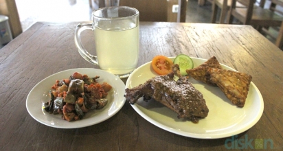 Menikmati Kelezatan Cita Rasa Kuliner Kalimantan-Jawa di Warung Bu Ageng
