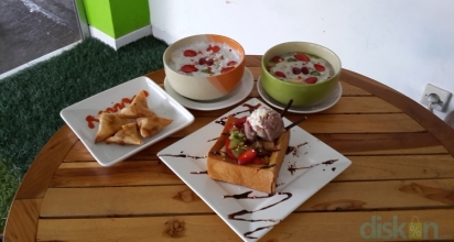 Menikmati Sensasi Kesegaran Sup Buah Racikan Ling-Ling Fruit Bar