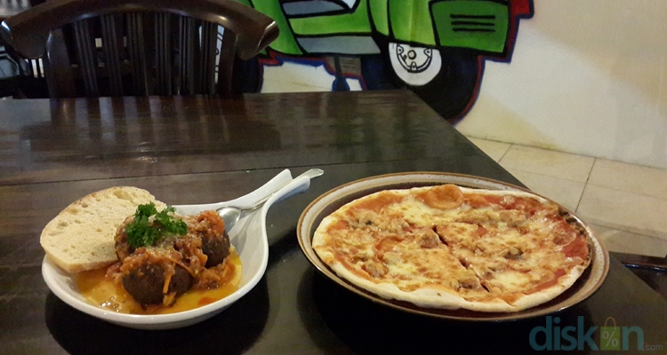 Menyantap Kelezatan Pizza Bercita Rasa Nusantara di Pizza Pazza Jogja