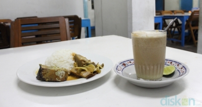 Munggur Minang, Rumah Makan Padang 24 Jam dengan Sajian Teh Istimewa