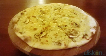 Pizza Al Funghi dan Pizza Nuttela, Dua Cita Rasa Kelezatan Pizza Racikan V Pizzeria