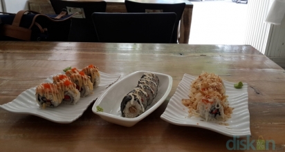 Sushi Kaki Lima, Kelezatan Menyantap Sushi dengan Harga Warung Kaki Lima