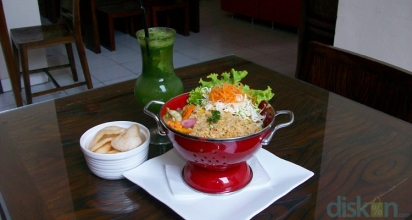 Uniknya Nasi Goreng Tom Yum Bercita Rasa Indonesia di Barata Kafe
