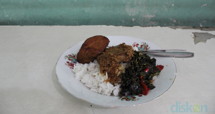 Warung Bu Lia, Warung Prasmanan Penyaji Masakan Jawa yang Istimewa Jogja