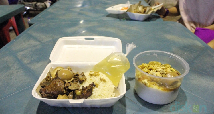 Wisata Kuliner 24 Jam di Semarang #1:Menyantap Kelezatan Nasi Hainam di Pasar Semawis Jogja